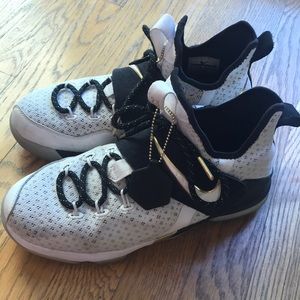 Nike Lebron XIV BHM 869976-100 Sneakers 6.5Y